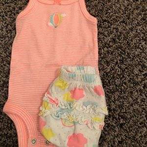 NB - 3 month Girl - 6 outfits, 1 robe, 1 onesie